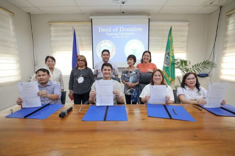 Mayor Javi Benitez, KLFI officers Signed Deed of Donation