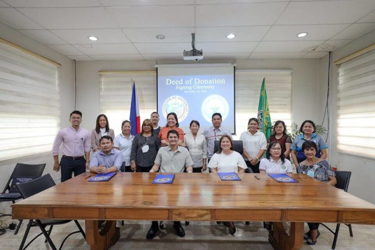 Mayor Javi Benitez, KLFI officers Signed Deed of Donation