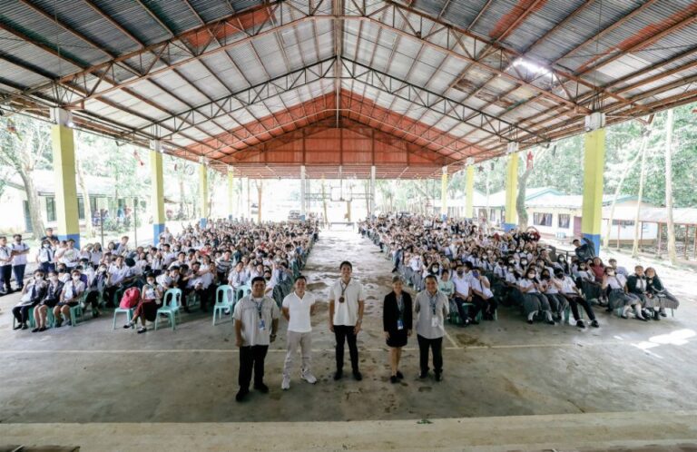 Mayo Javi Benitez at Distribution of SMART TVs to Negros Occidental National Science High School