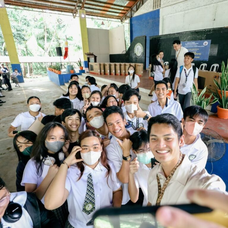 Mayor Javi Benitez at Distribution of SMART TVs to Negros Occidental National Science High School