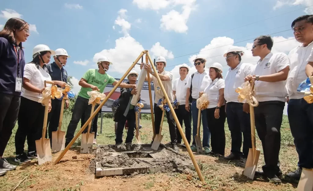 Victorias mayor breaks ground for 5 more infrastructure projects